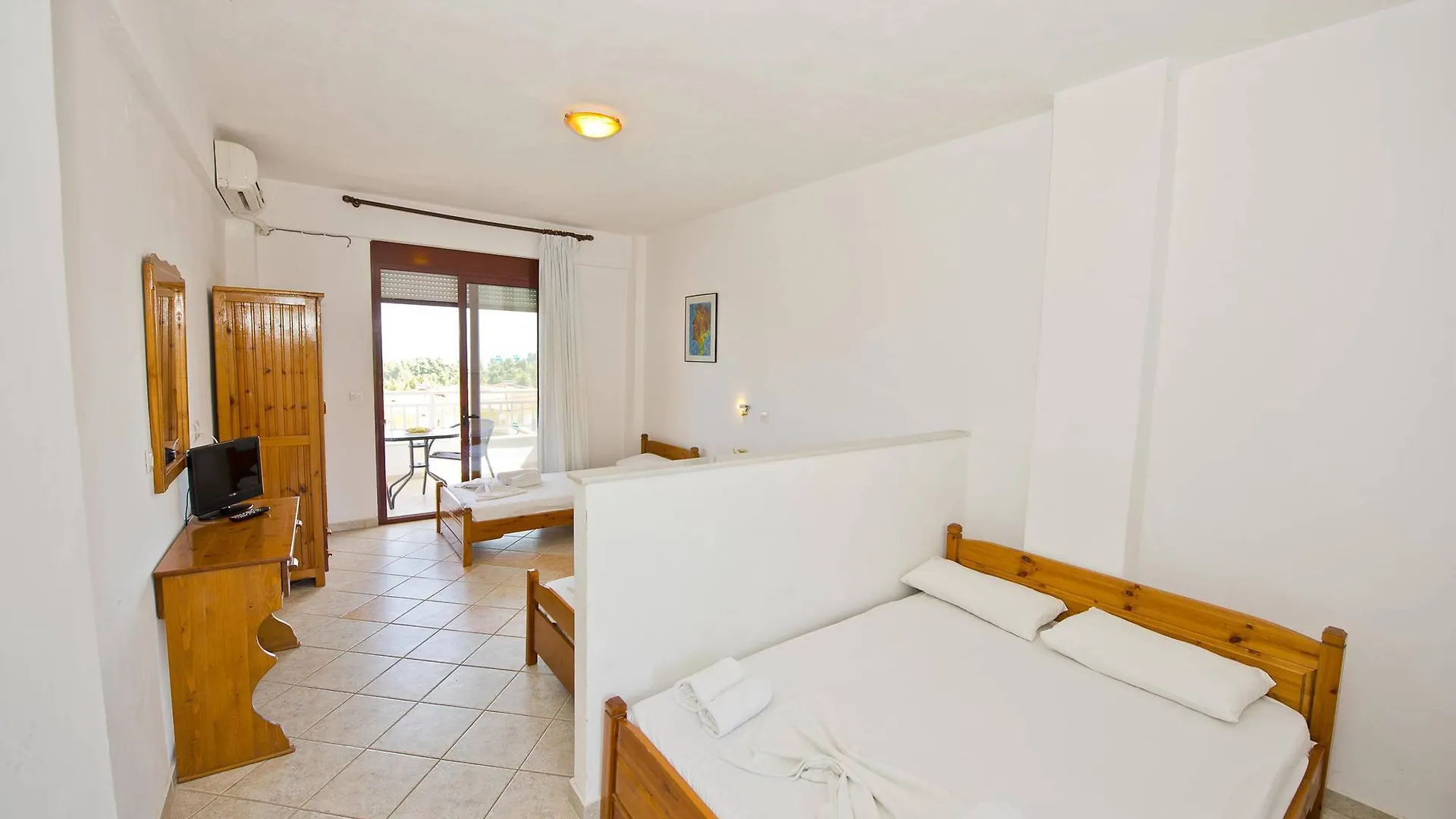 Hotel Medousa Kriopigi 3*,